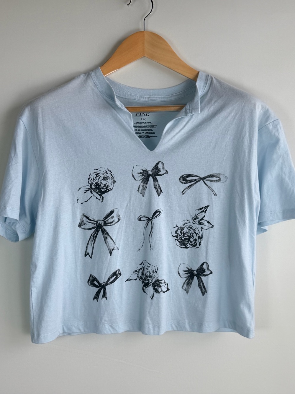 Mighty Fine Blue Bows Roses Graphic Tee Small Coquette